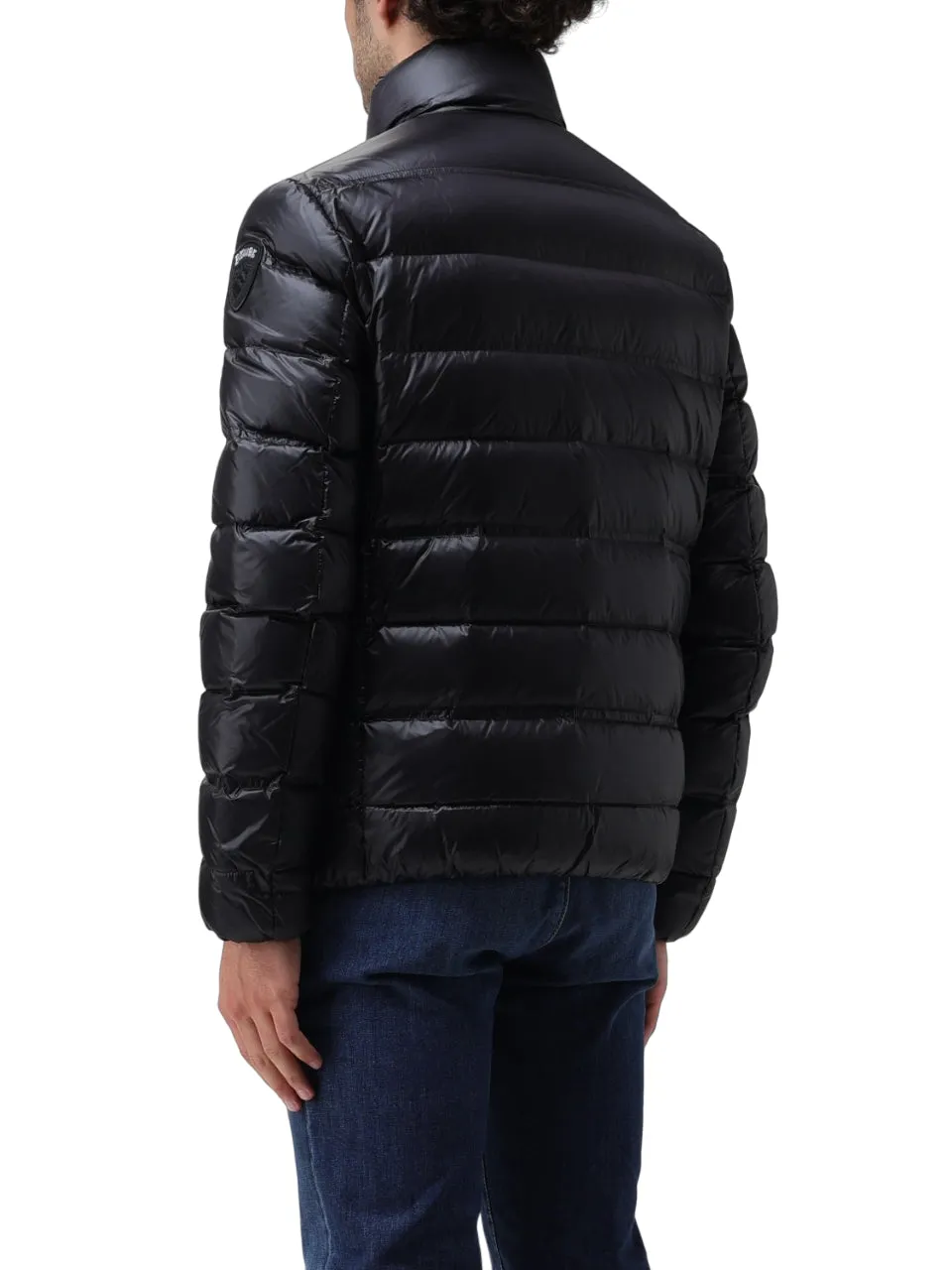 Blauer piumino corto imbottito con collo alto nero