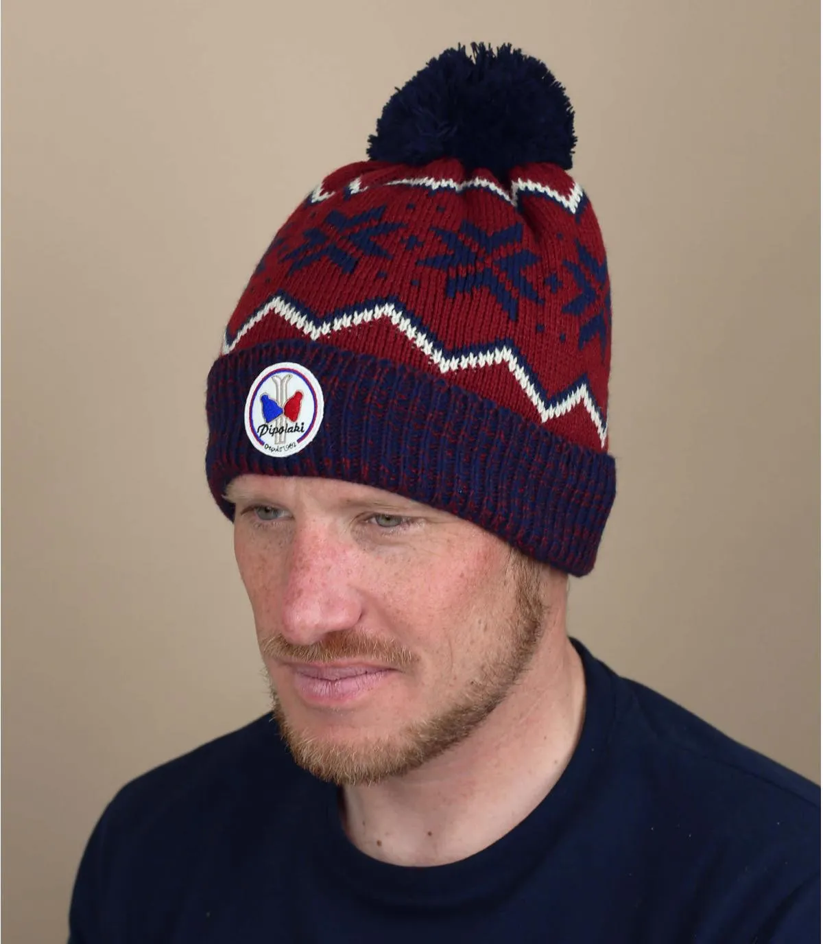   cappello con pompon blu bordeaux     Odaia dark red     