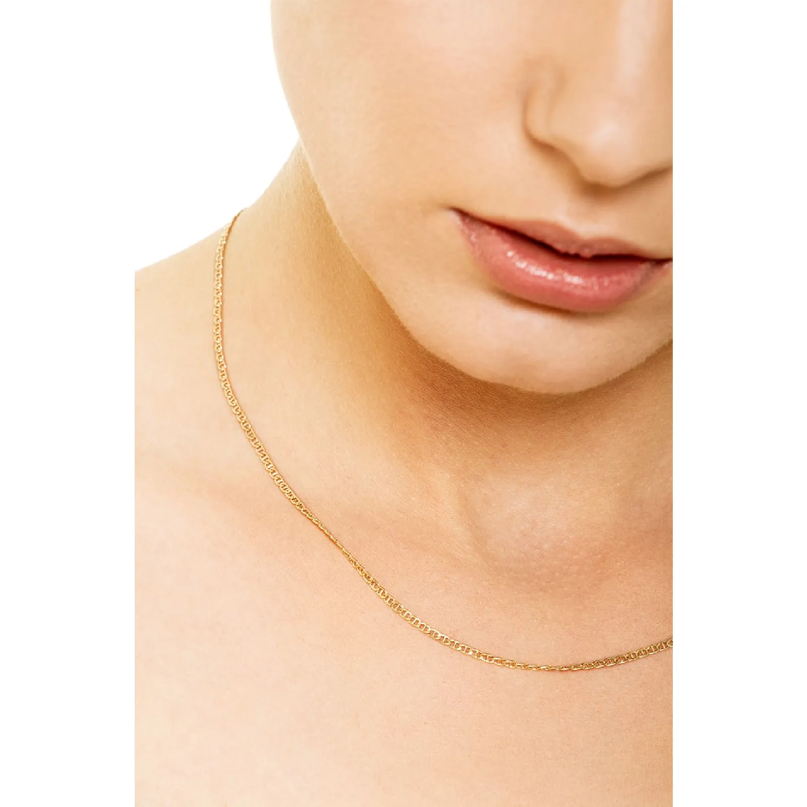 Collana in oro giallo 18k, lunghezza 50 cm.