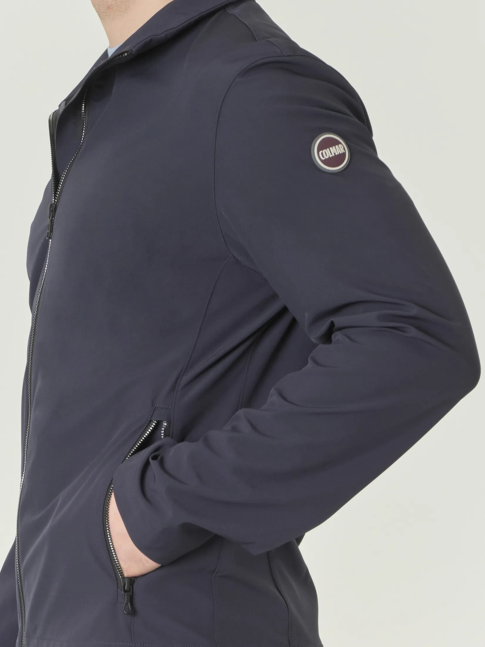 Giubbino blu in softshell stretch con chiusura a cerniera