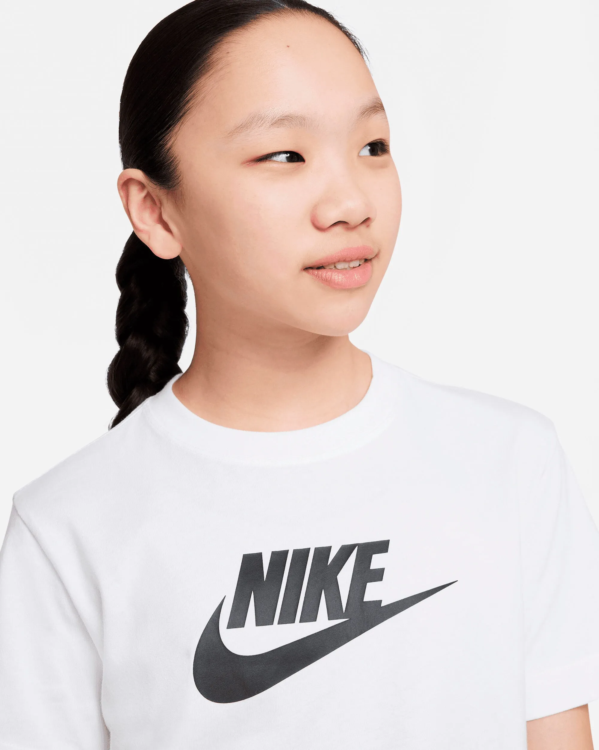 Nike T-Shirt Futura Con Logo Sul Petto Bianco Bambina