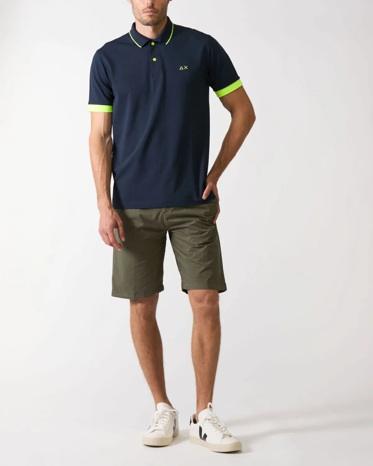 Pantaloncino elasticizzato di colore militare