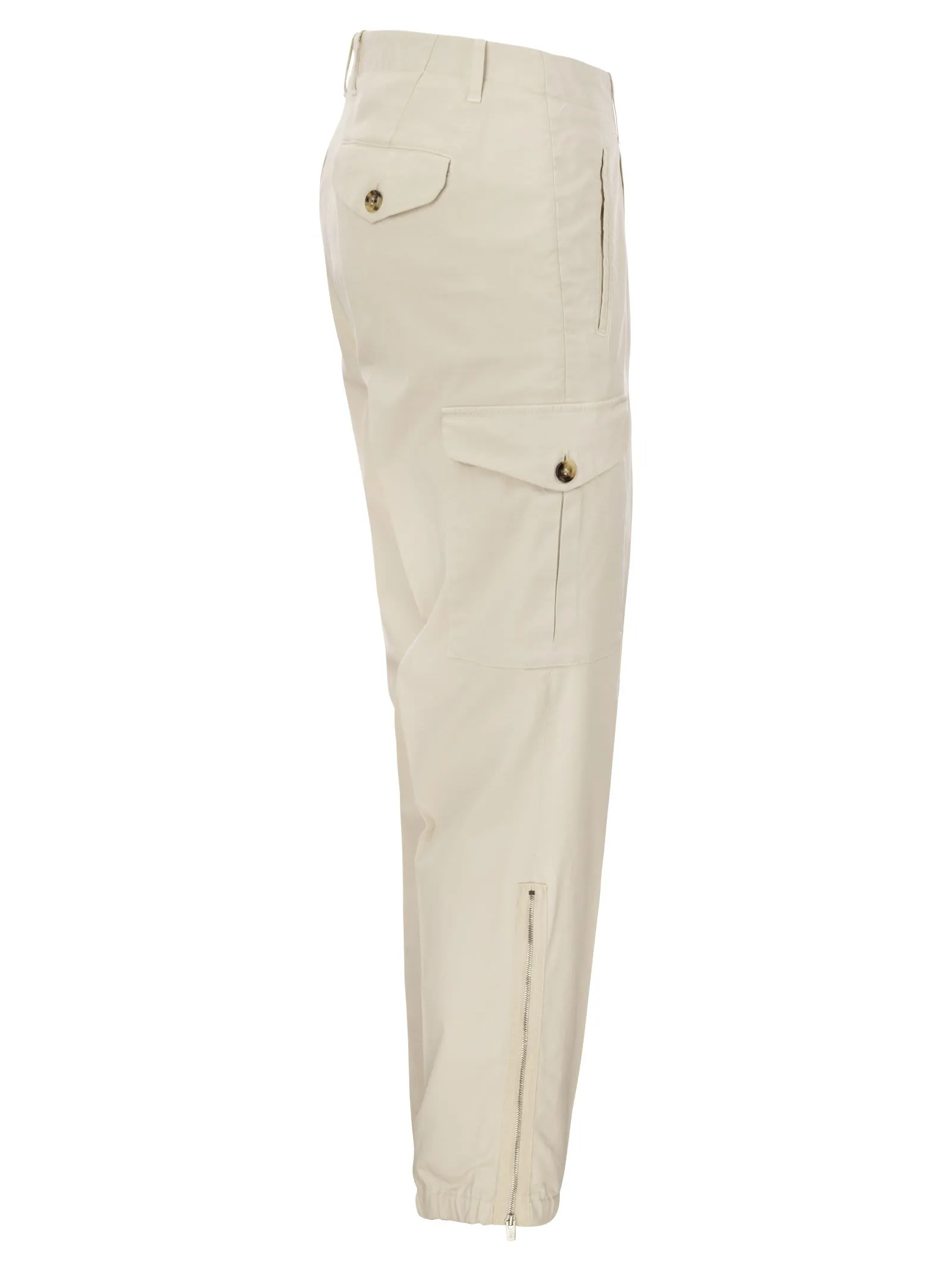 Pantalone in gabardina di cotone con tasche cargo