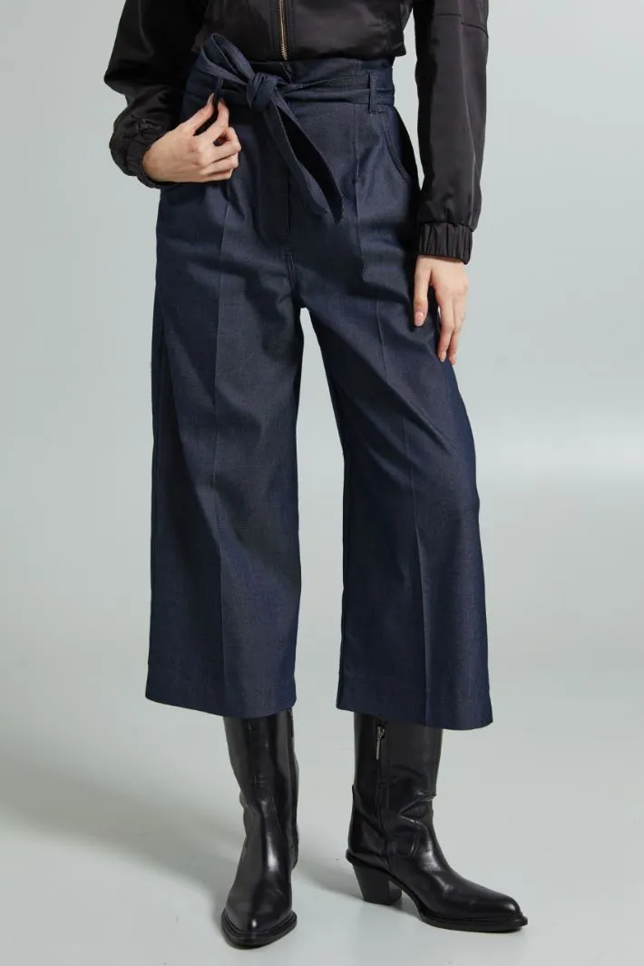 Pantaloni ampi con cintura