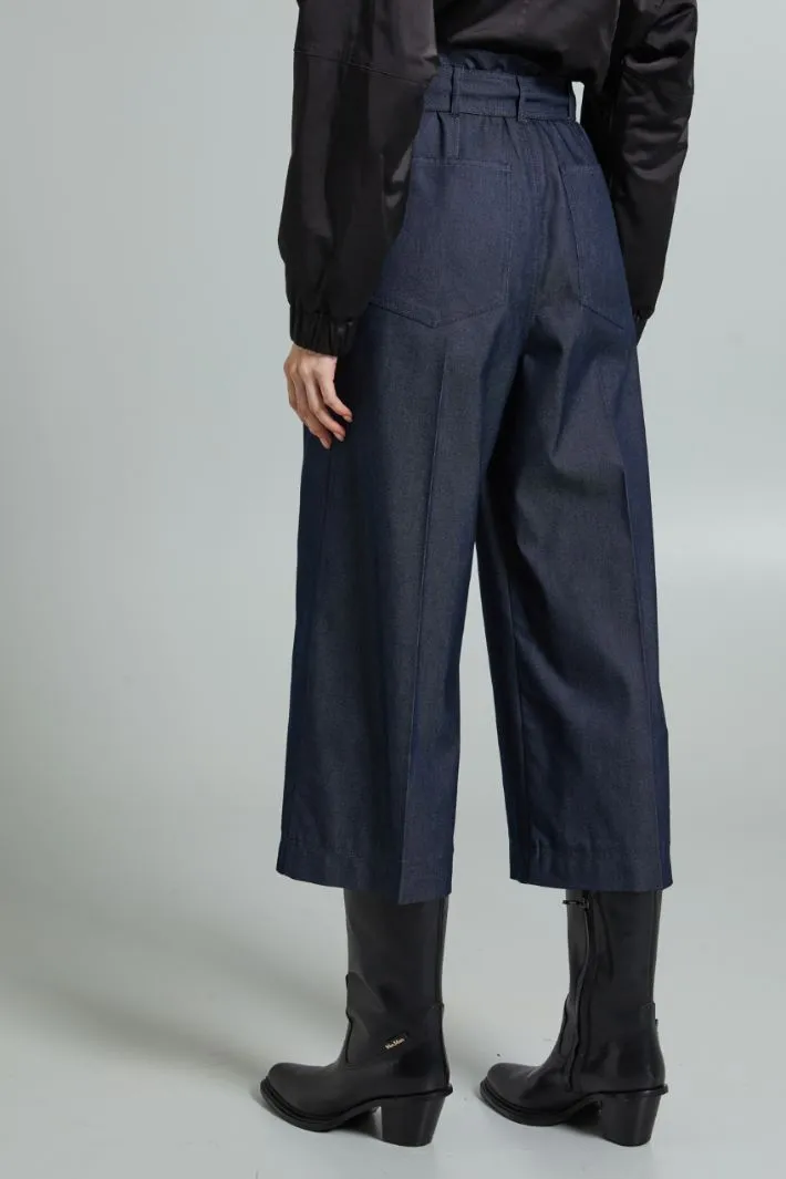 Pantaloni ampi con cintura