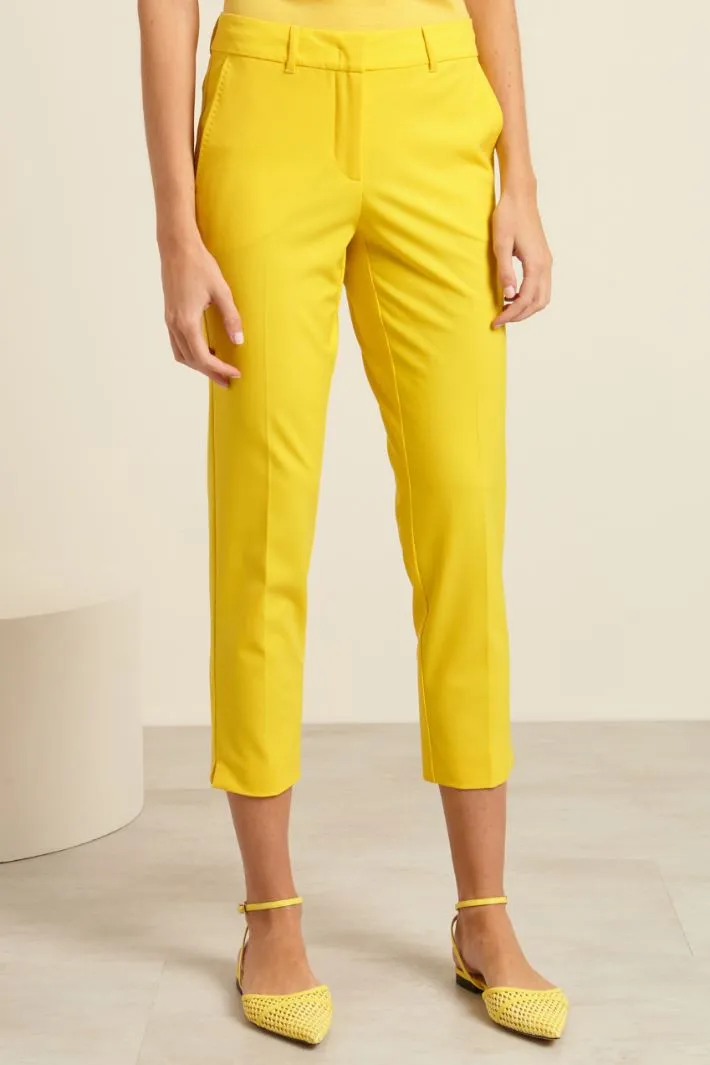 Pantaloni capri in tela