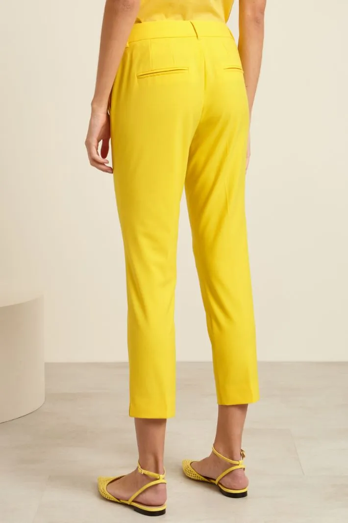 Pantaloni capri in tela