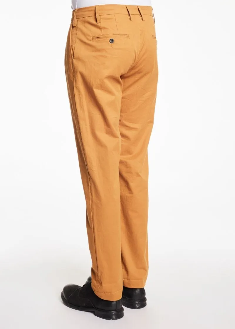 Pantaloni chino in gabardina stretch