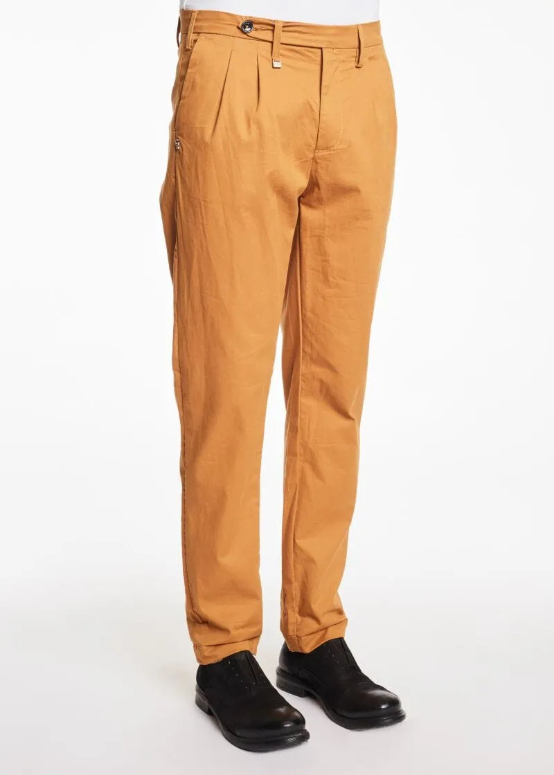 Pantaloni chino in gabardina stretch