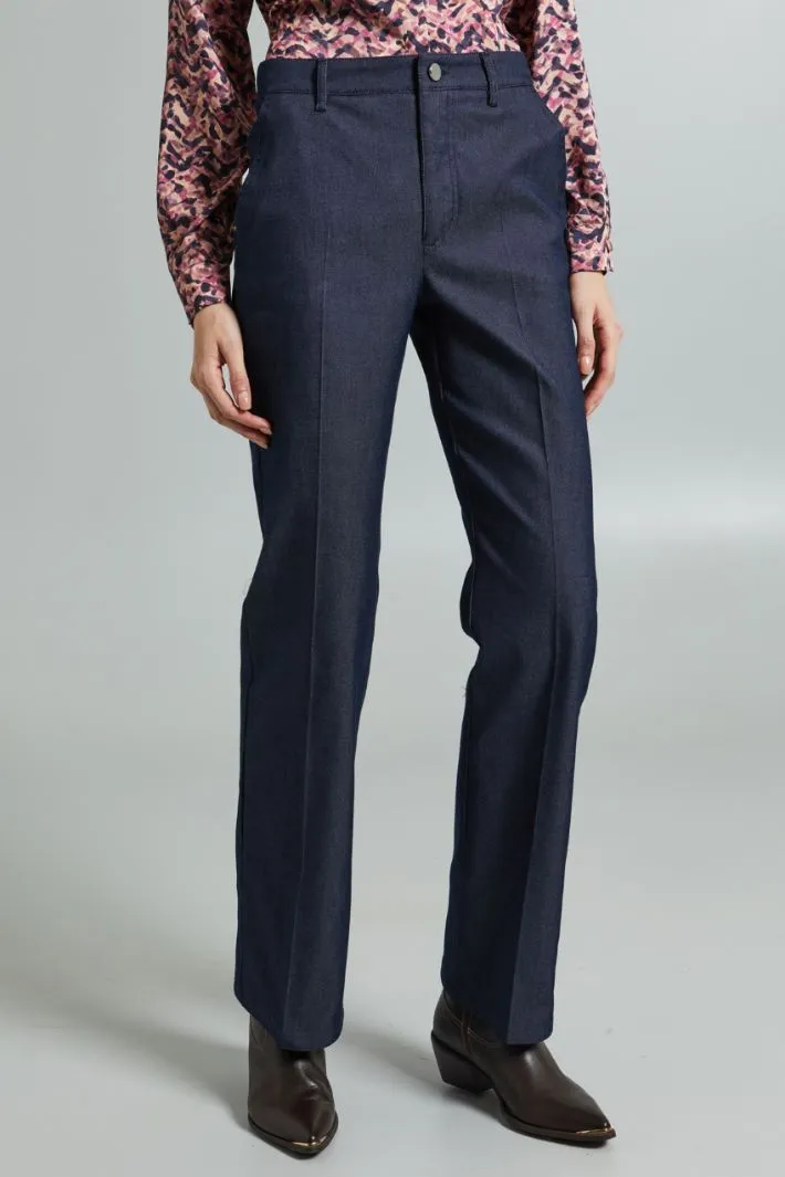Pantaloni con piega stirata