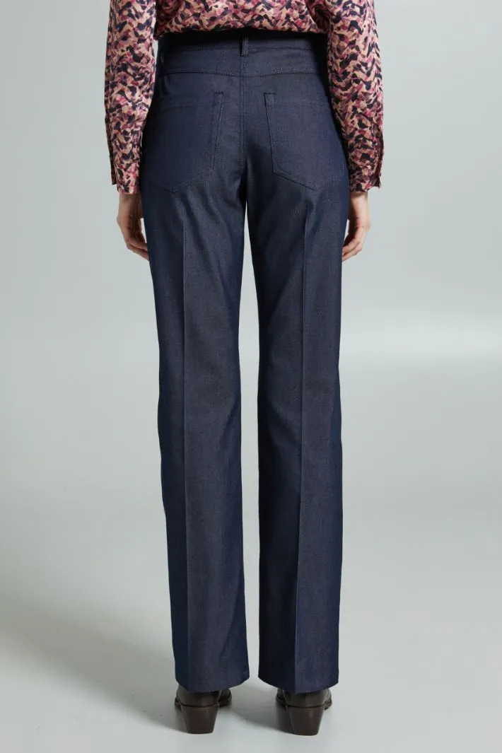 Pantaloni con piega stirata