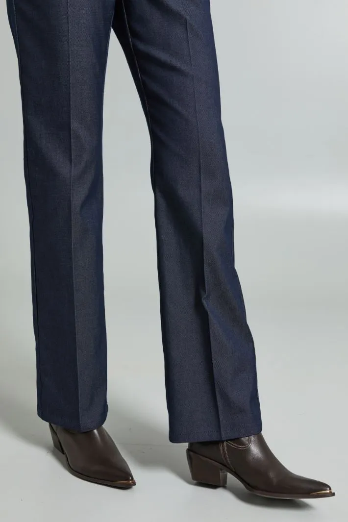 Pantaloni con piega stirata