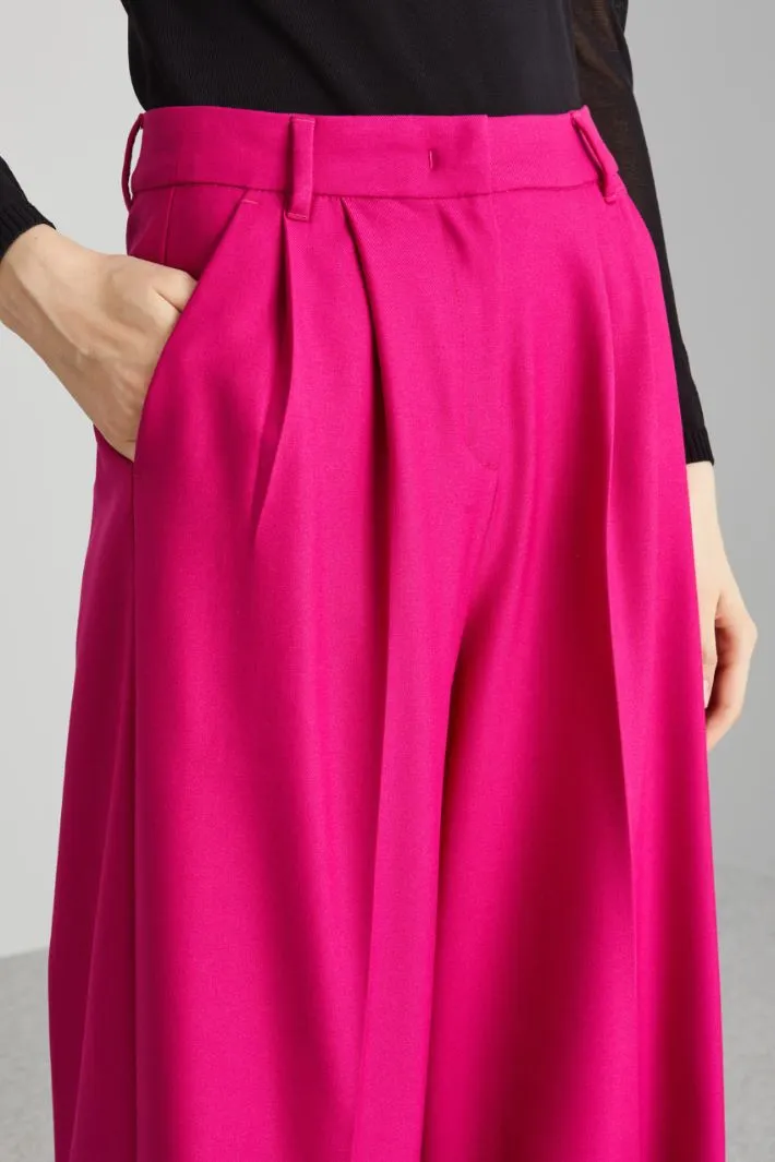 Pantaloni con pieghe in vita