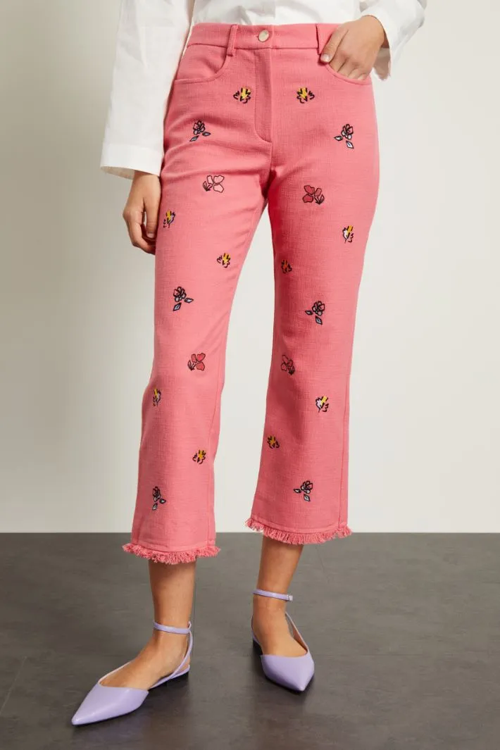 Pantaloni in stuoia ricamati