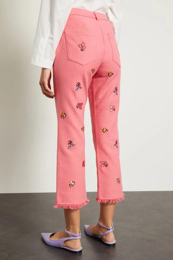 Pantaloni in stuoia ricamati