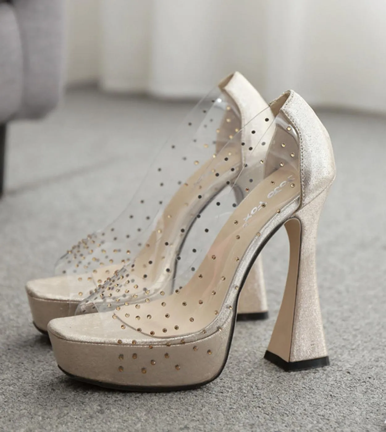 Piattaforma estiva Zeppe Pompe da donna Peep Toe Rivetto trasparente Tacchi alti Elegante Coppa con tacco Office Lady Chunky Sho