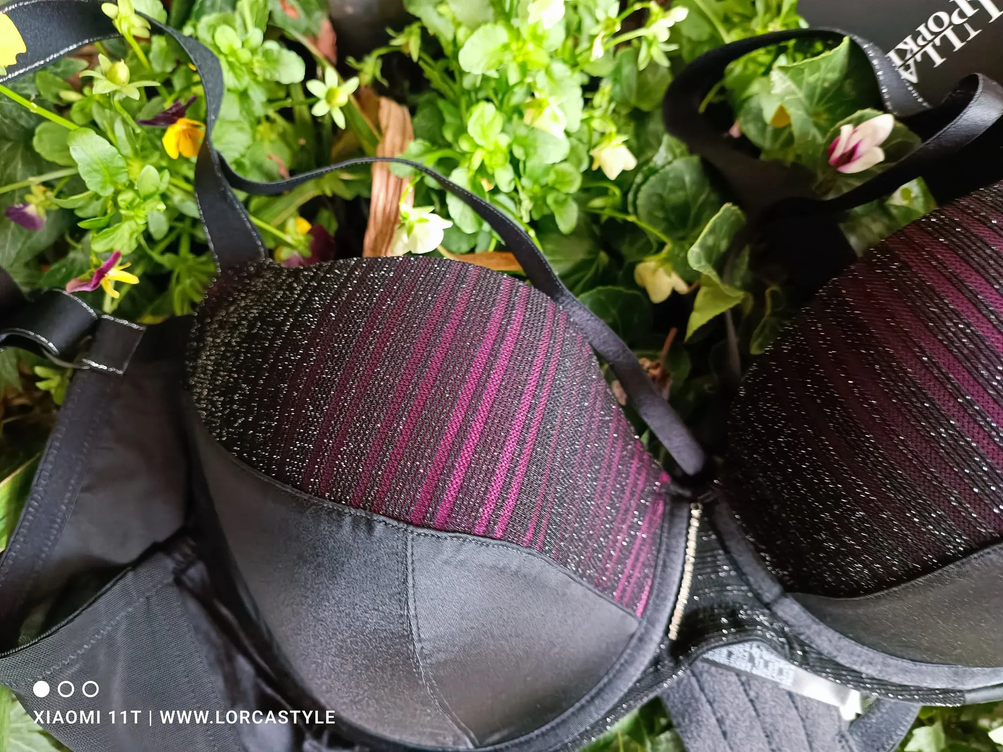Reggiseno con Glitter e Nastri: Lusso e Sostegno con Ferretto