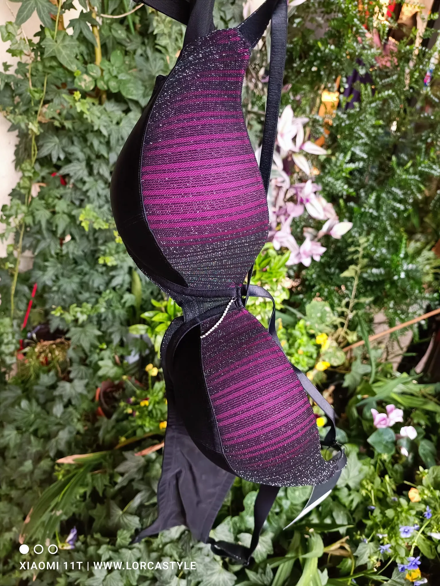 Reggiseno con Glitter e Nastri: Lusso e Sostegno con Ferretto