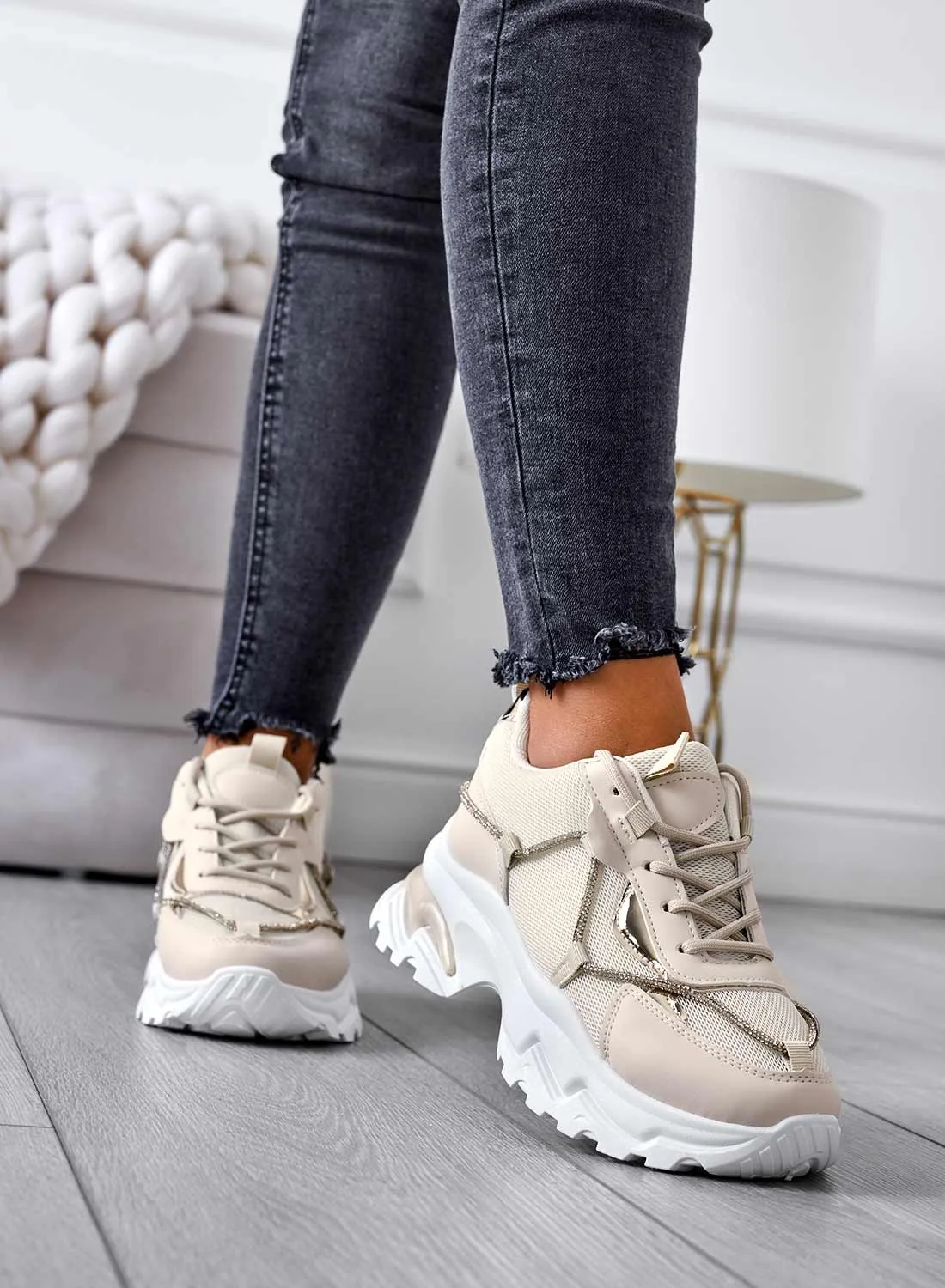 ROSANNA - Sneakers beige con suola alta e strass