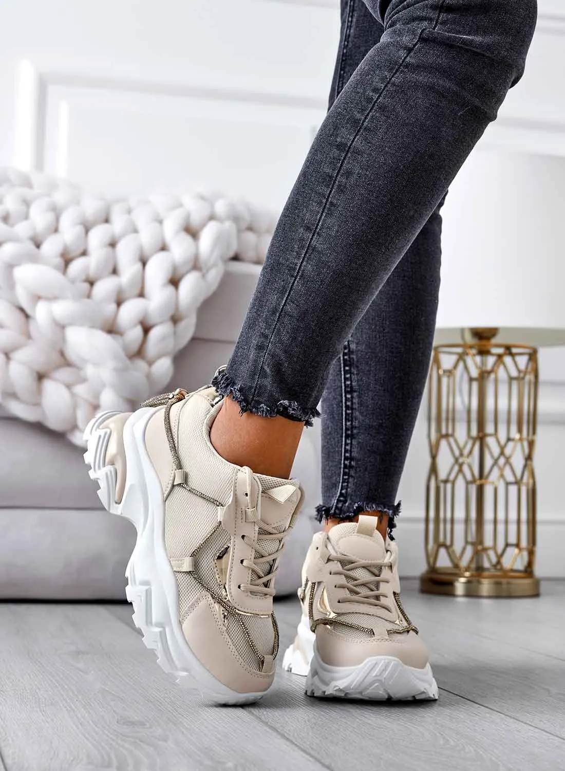 ROSANNA - Sneakers beige con suola alta e strass