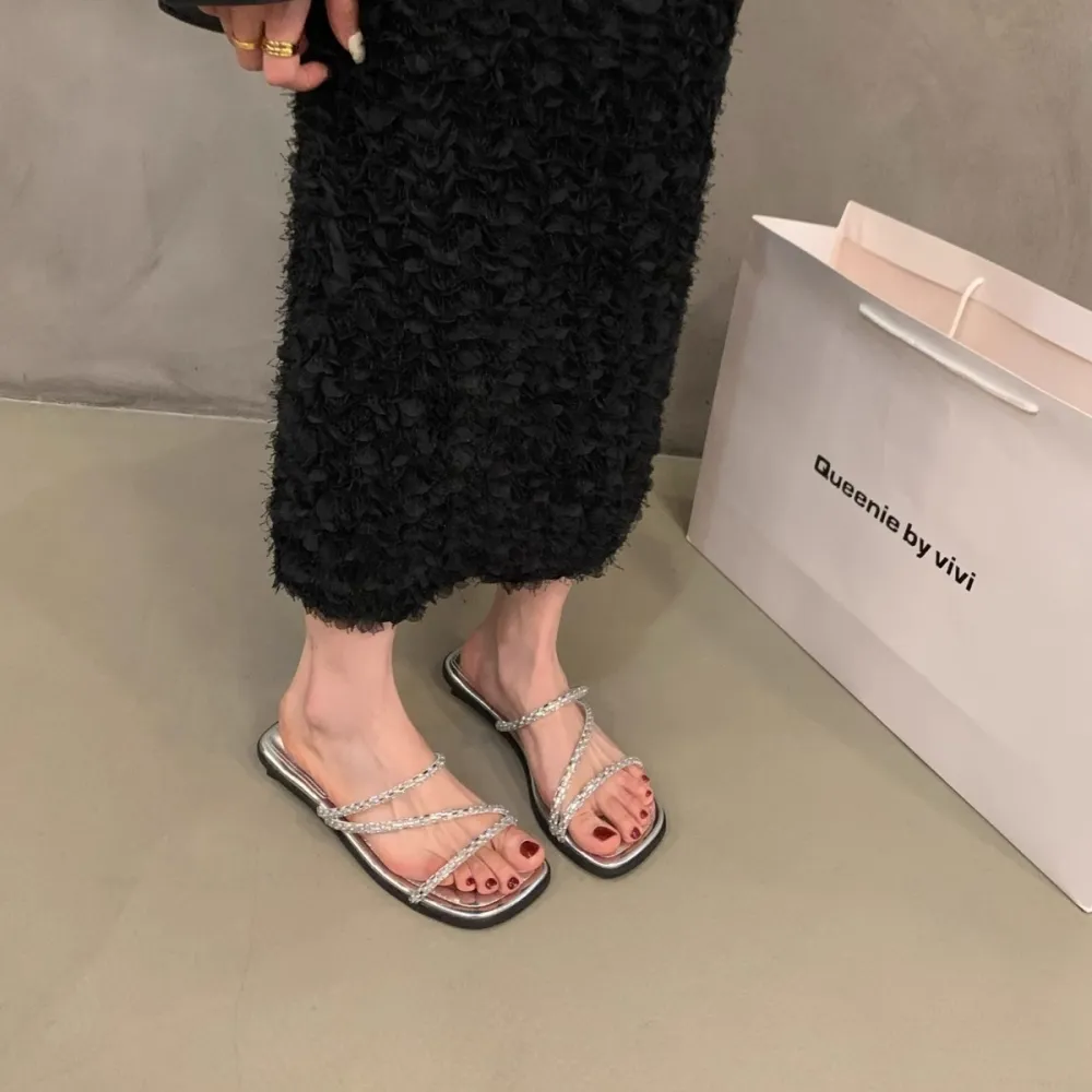 Sandali francesi con temperamento a tacco basso, scarpe da fata per l'abbigliamento estivo, sandali con strass con suola morbida