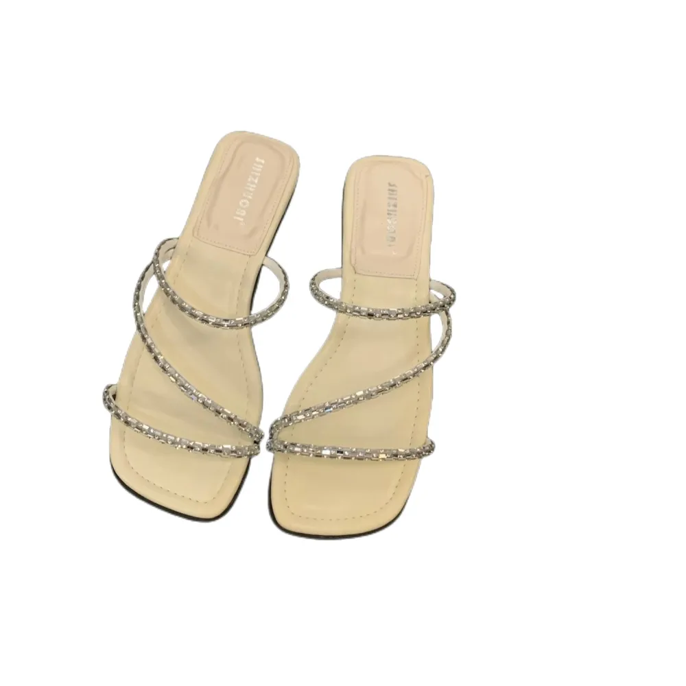 Sandali francesi con temperamento a tacco basso, scarpe da fata per l'abbigliamento estivo, sandali con strass con suola morbida