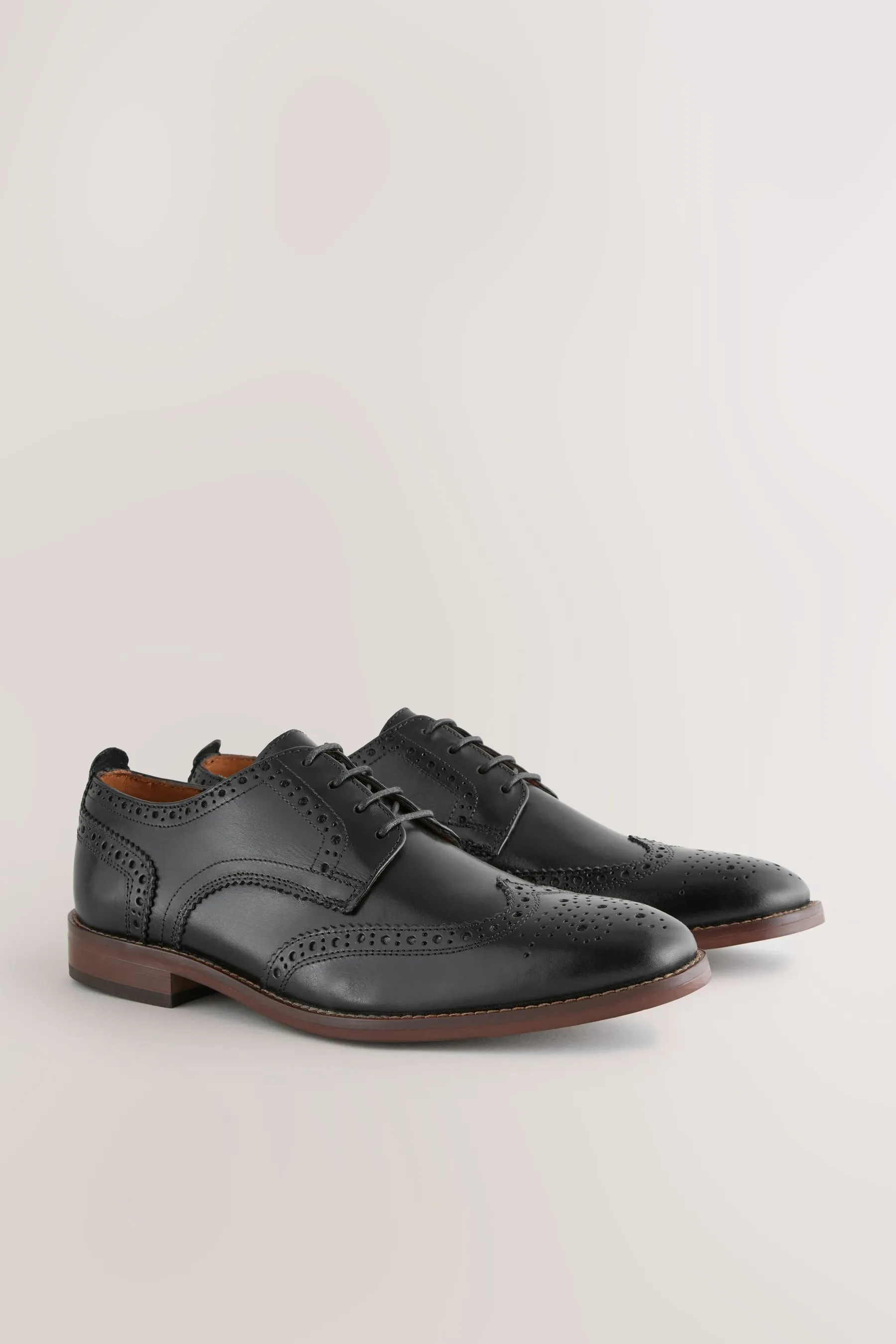 Scarpe brogue in pelle con suola a contrasto    