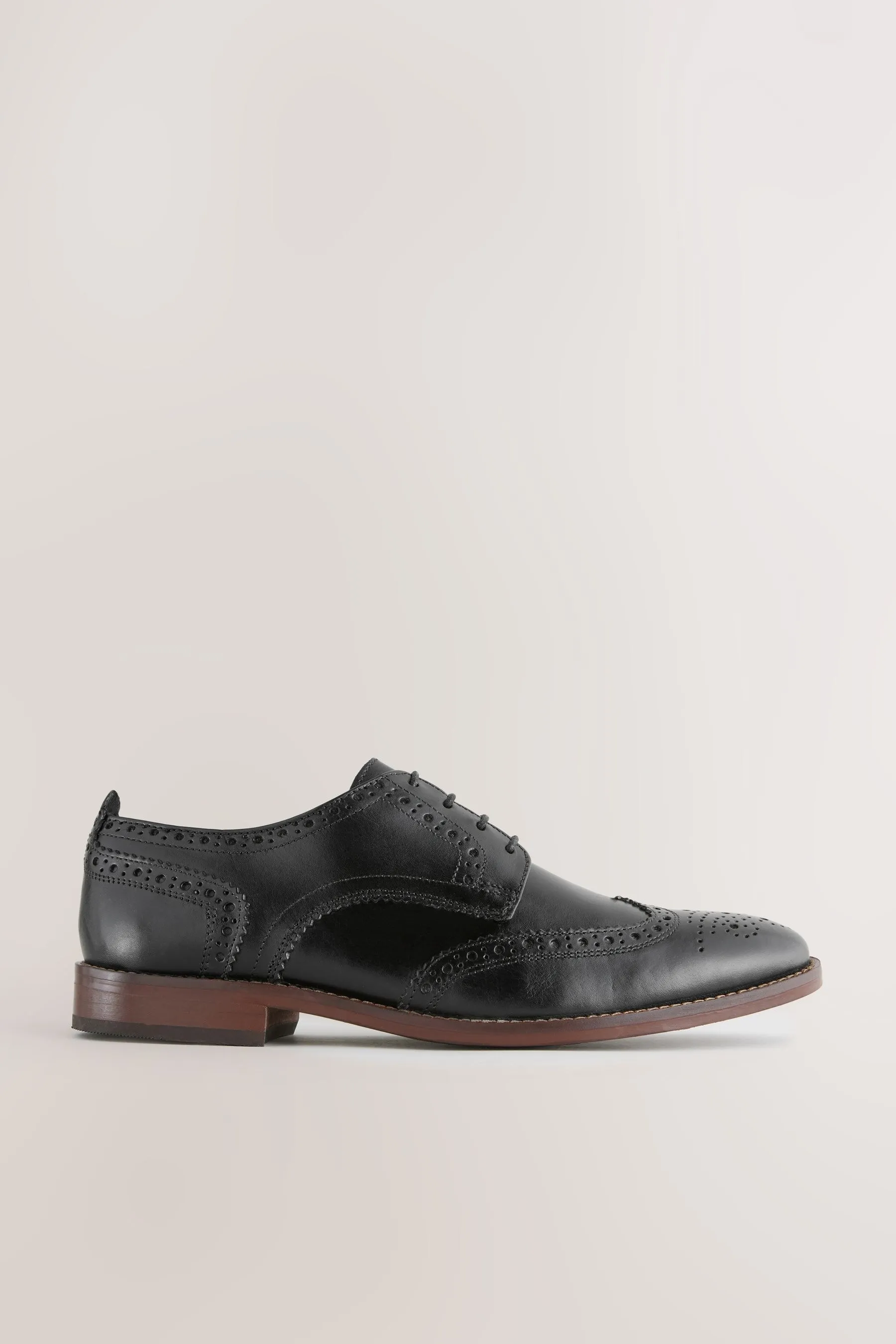 Scarpe brogue in pelle con suola a contrasto    