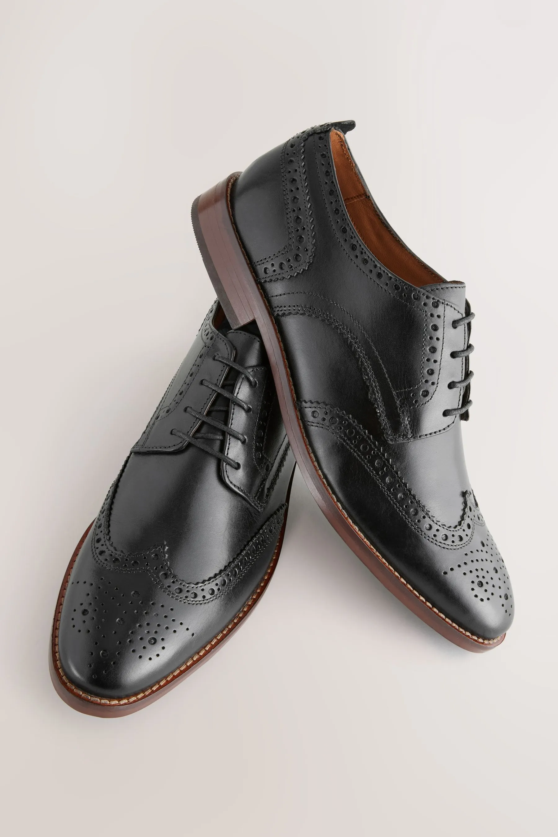 Scarpe brogue in pelle con suola a contrasto    