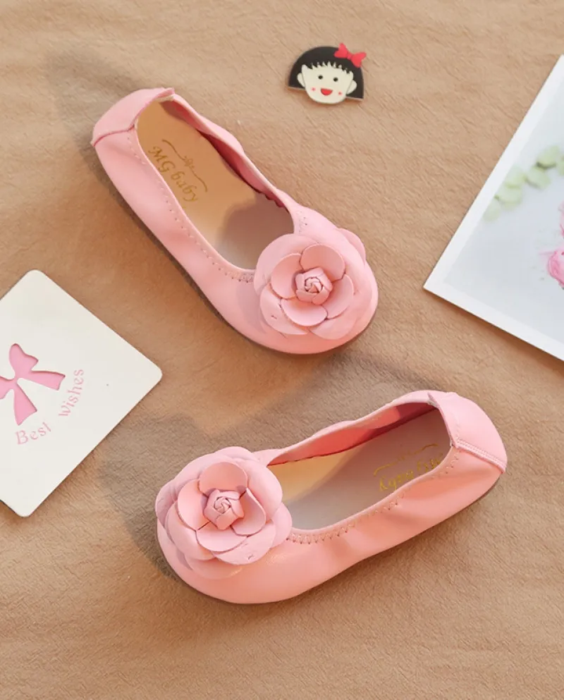 Scarpe in pelle per bambini primaverili Scarpe casual con suola morbida fiore rosa per ragazze carine