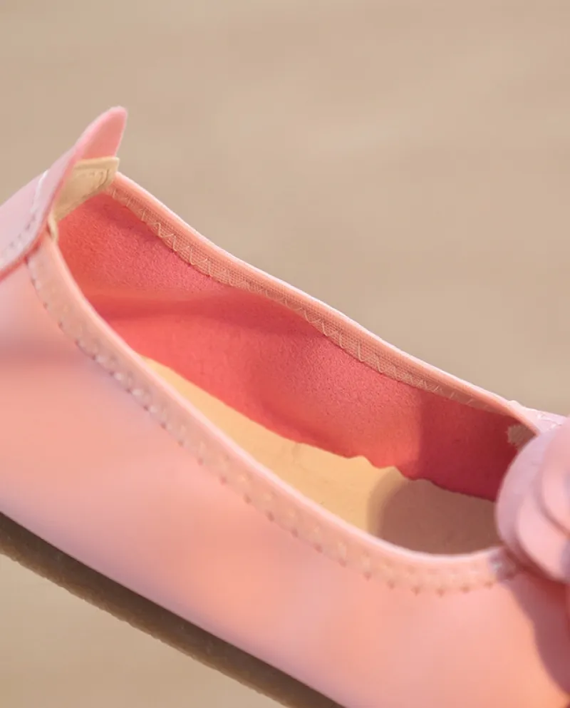 Scarpe in pelle per bambini primaverili Scarpe casual con suola morbida fiore rosa per ragazze carine