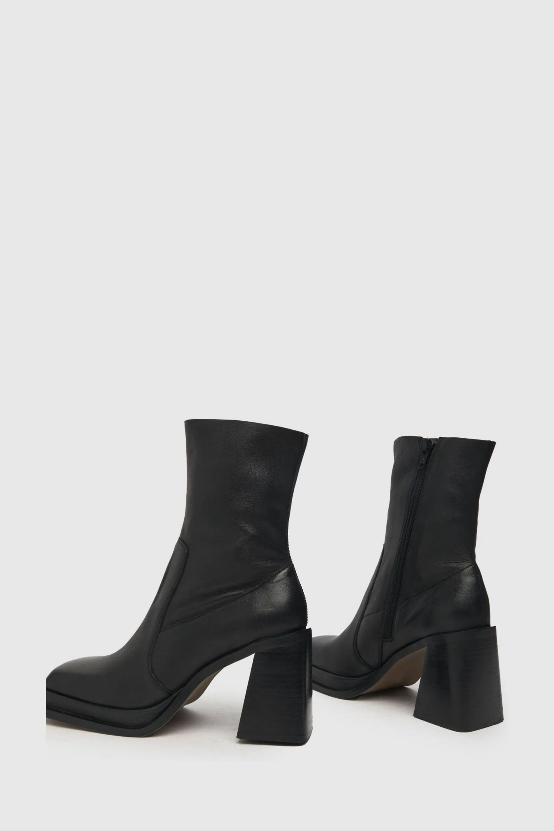 Schuh -Uccia - Nero in pelle con plateau - Stivali