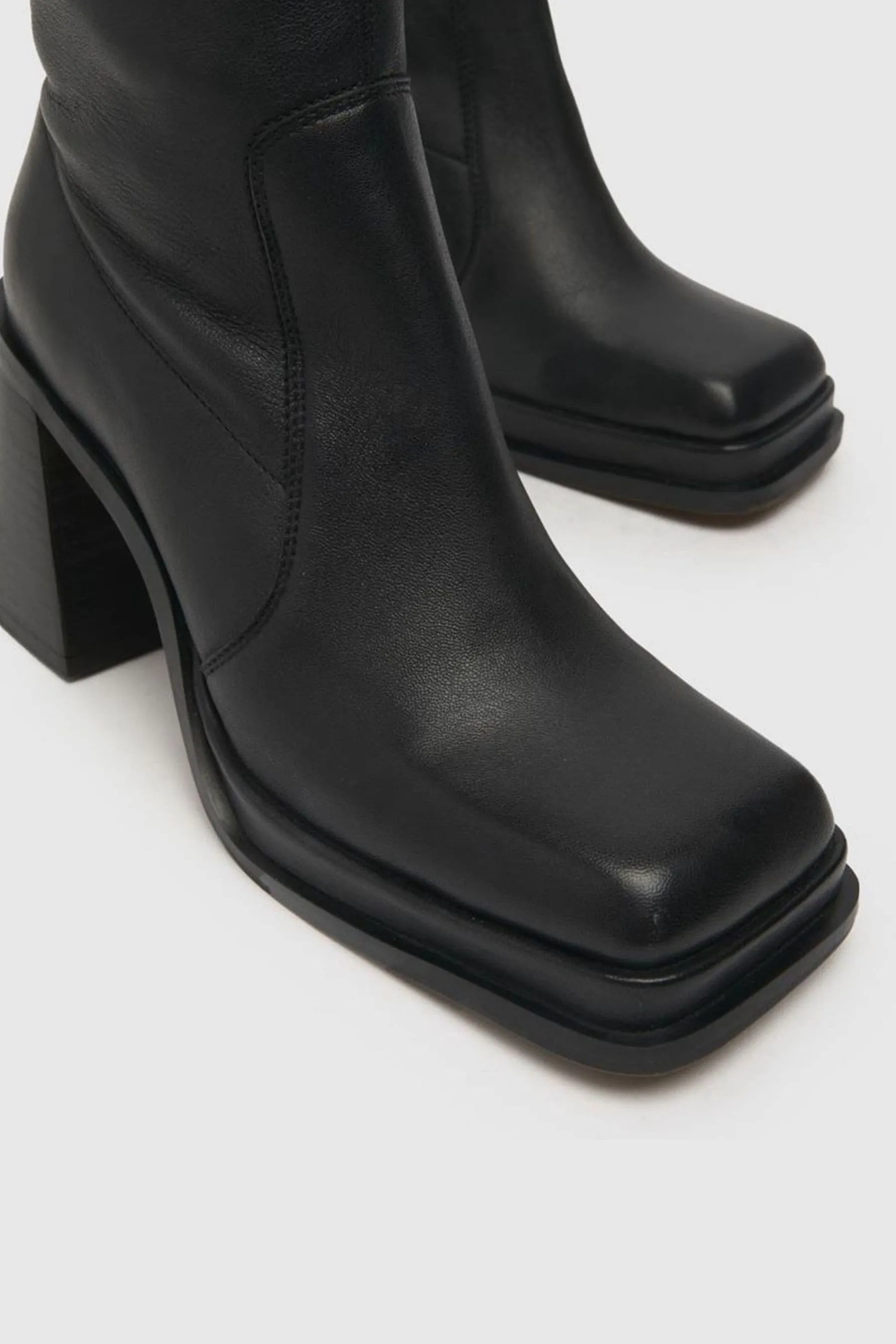 Schuh -Uccia - Nero in pelle con plateau - Stivali
