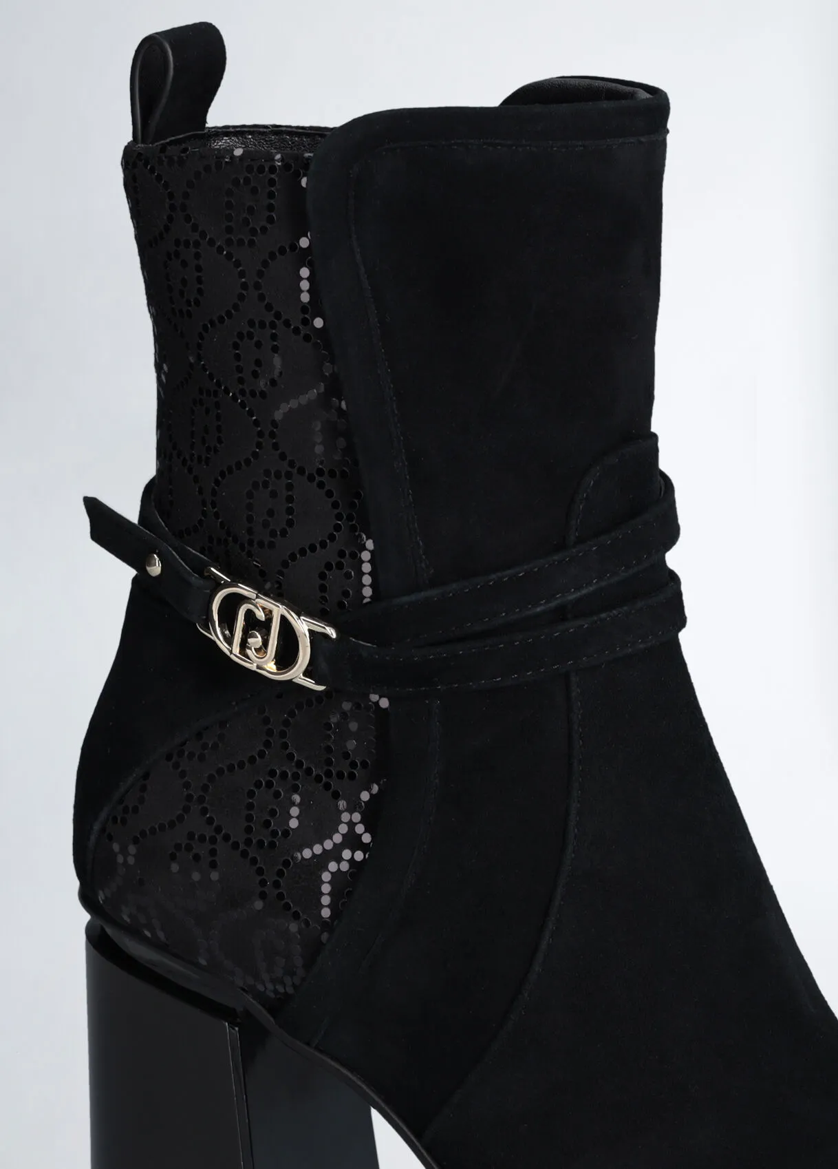 Stivaletti neri in suede
