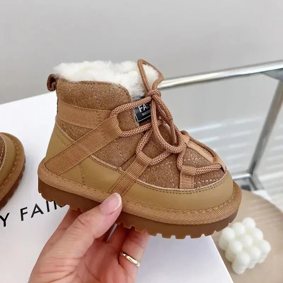 Stivali da neve per bambini invernali Comfort caldo peluche Scarpe da bambino per bambini Scarpe antiscivolo Moda Neonate Stival