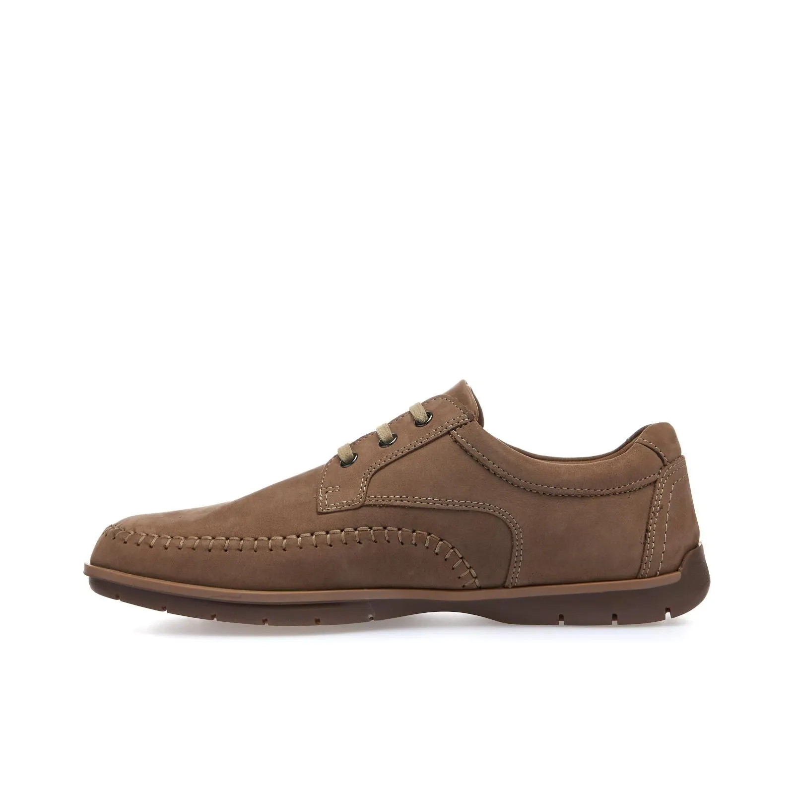 Stringate sportive in pelle con cuciture