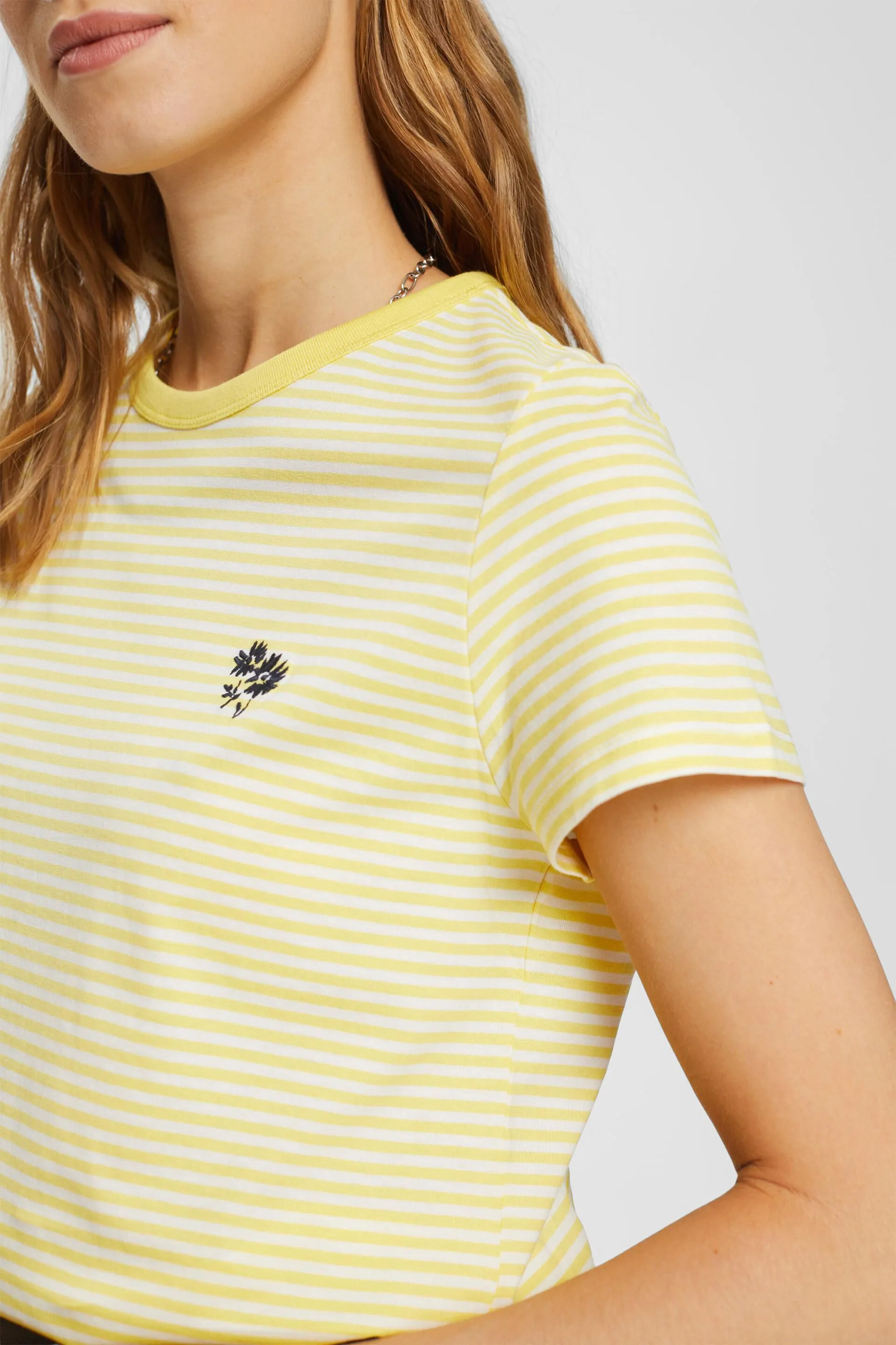 T-shirt a righe con fiore ricamato