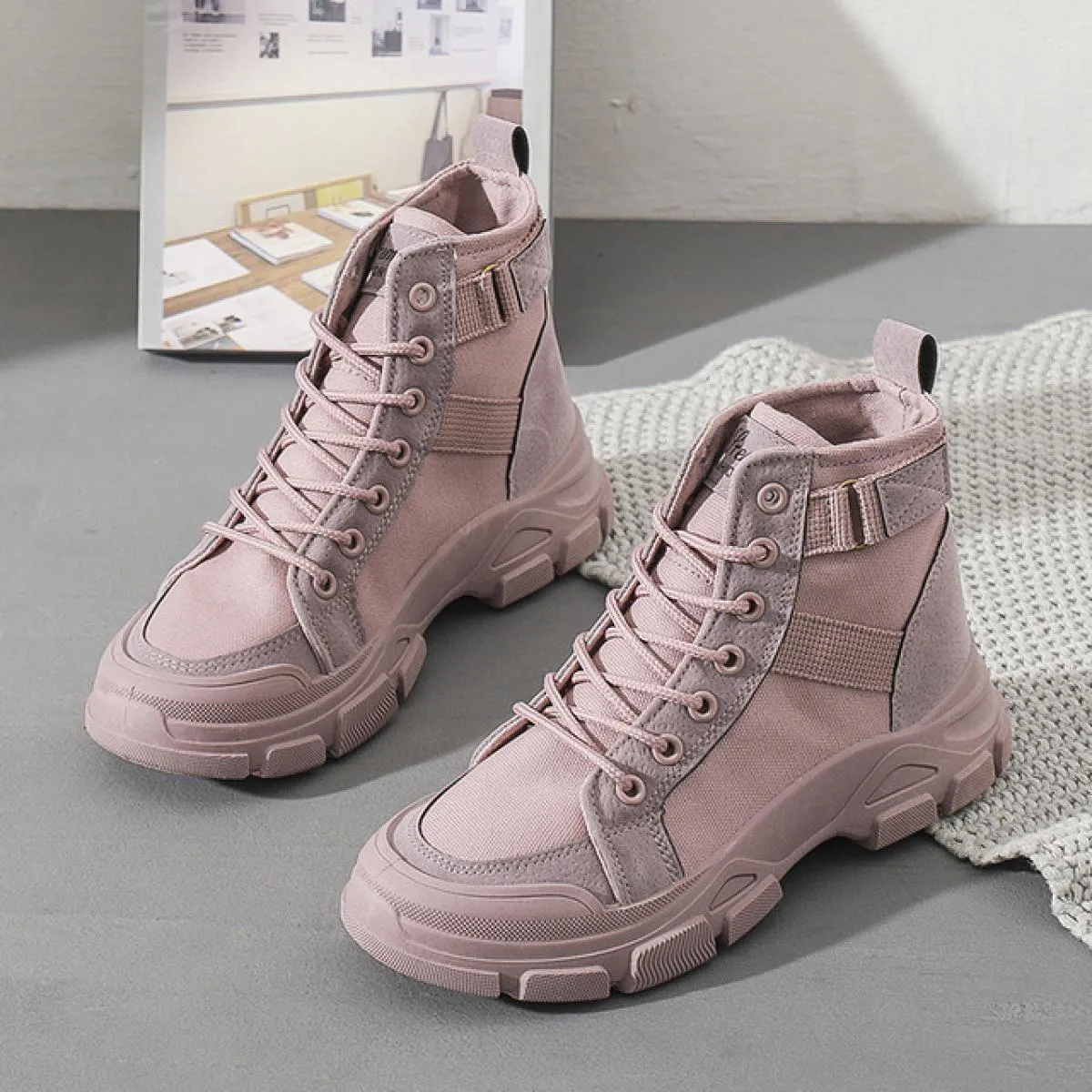 Tenis Feminino Donne High Top Piattaforme Designer Casual Scarpe da donna Luce Chunky Scarpe di tela per le donne 2022 Zapatos D