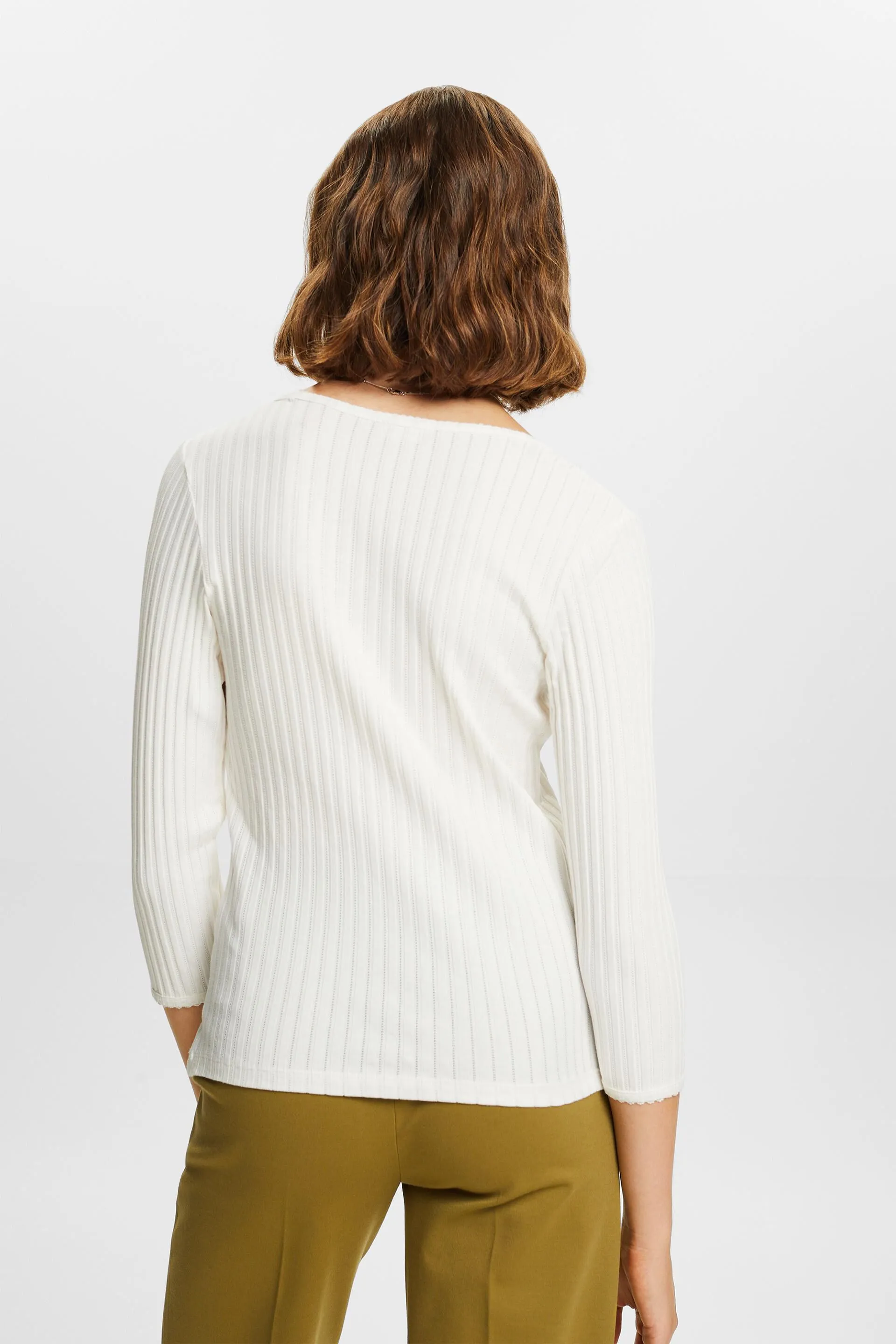Top con scollo rifinito pointelle