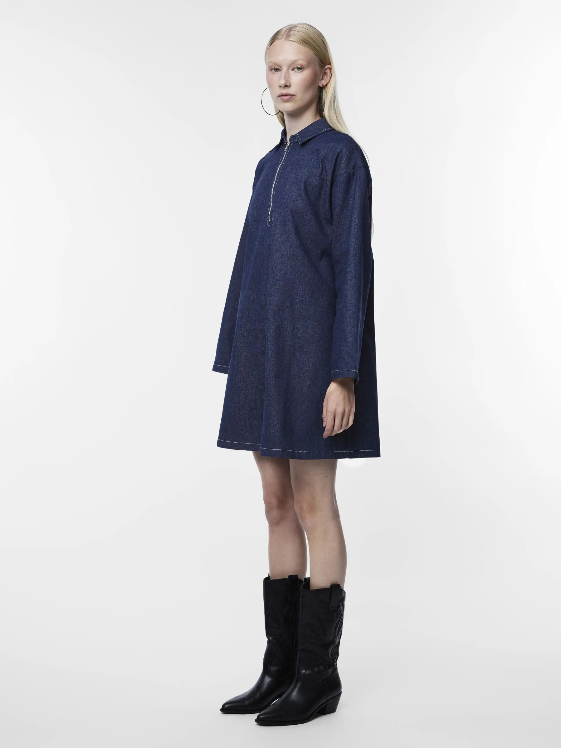 VESTITO DI JEANS